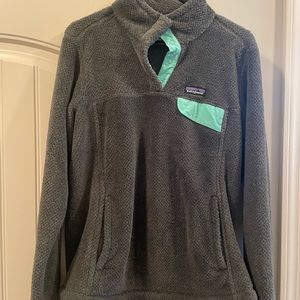Dark gray Patagonia pullover
